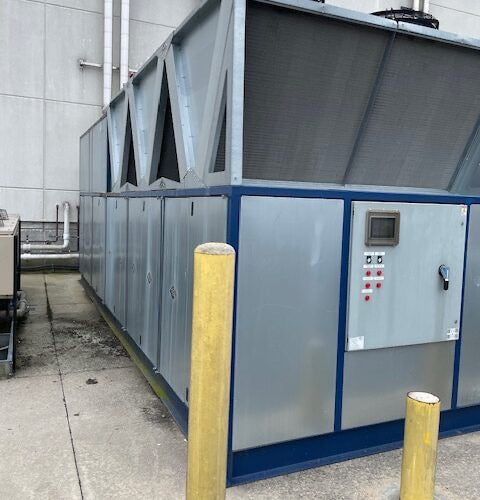 Large-capacity chiller unit for a processing facility